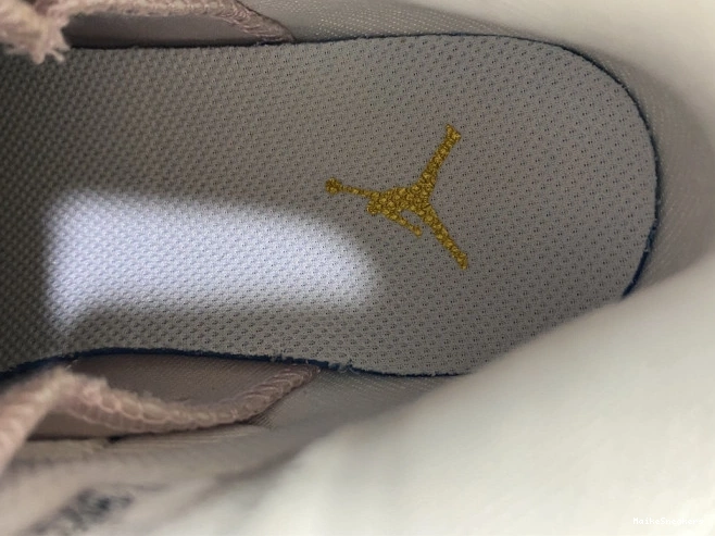 MaikeSneakers Gold Jordan DH9696-100 Air 6 Retro (W) Hoops 0716